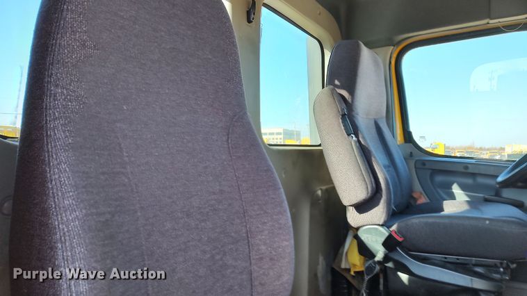 image for item LP9170 2018 Freightliner Cascadia 125  semi truck