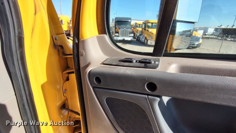 image for item LP9170 2018 Freightliner Cascadia 125  semi truck