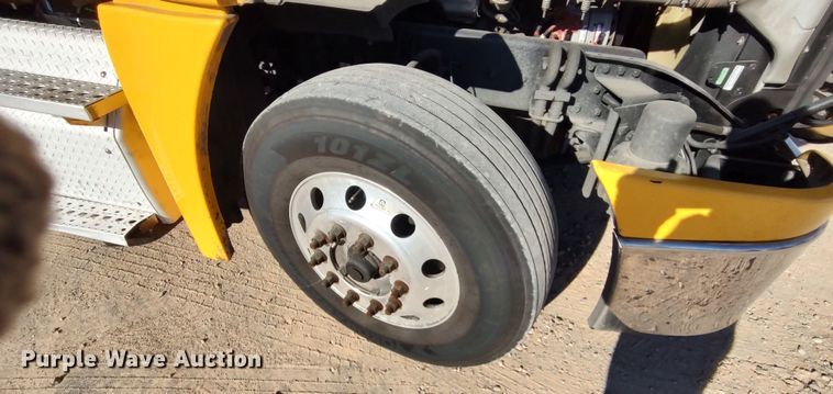 image for item LP9170 2018 Freightliner Cascadia 125  semi truck