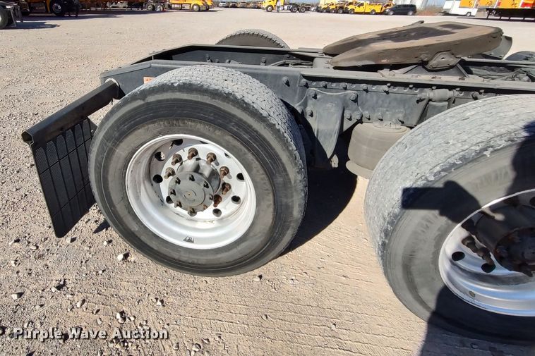 image for item LP9170 2018 Freightliner Cascadia 125  semi truck