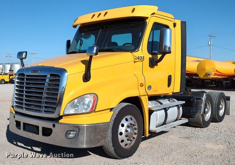 image for item LP9171 2018 Freightliner Cascadia 125  semi truck