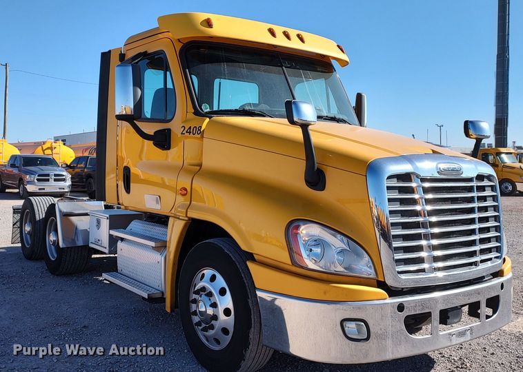 image for item LP9171 2018 Freightliner Cascadia 125  semi truck