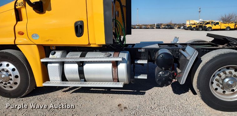 image for item LP9171 2018 Freightliner Cascadia 125  semi truck