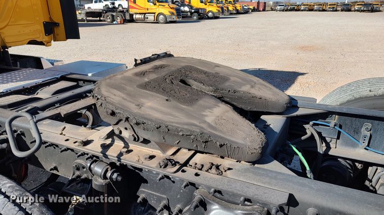 image for item LP9171 2018 Freightliner Cascadia 125  semi truck