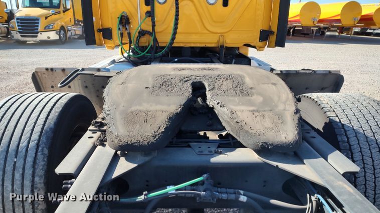 image for item LP9171 2018 Freightliner Cascadia 125  semi truck