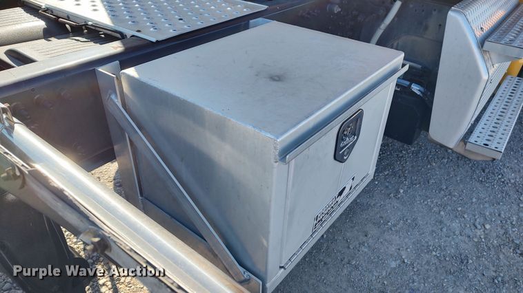 image for item LP9171 2018 Freightliner Cascadia 125  semi truck