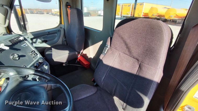 image for item LP9171 2018 Freightliner Cascadia 125  semi truck