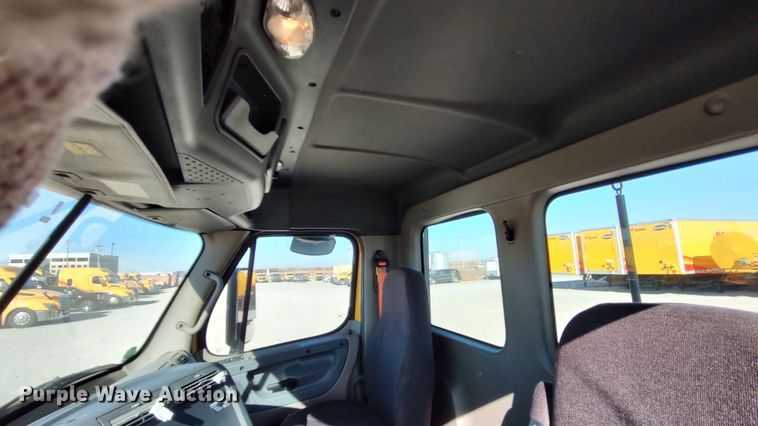 image for item LP9171 2018 Freightliner Cascadia 125  semi truck