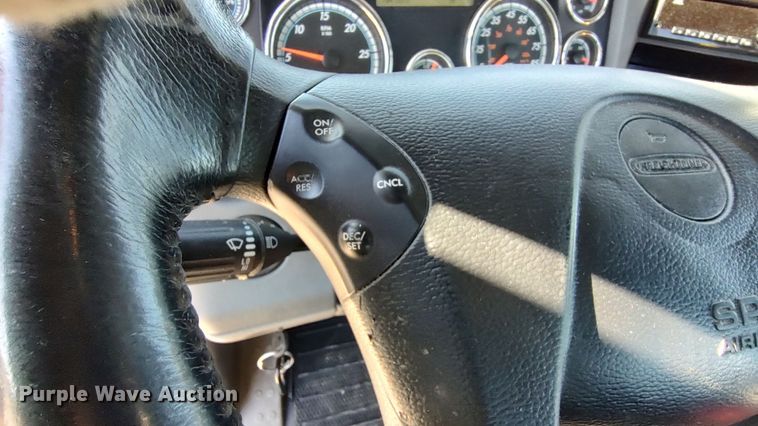 image for item LP9171 2018 Freightliner Cascadia 125  semi truck