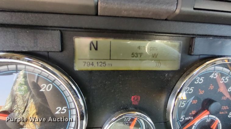 image for item LP9171 2018 Freightliner Cascadia 125  semi truck