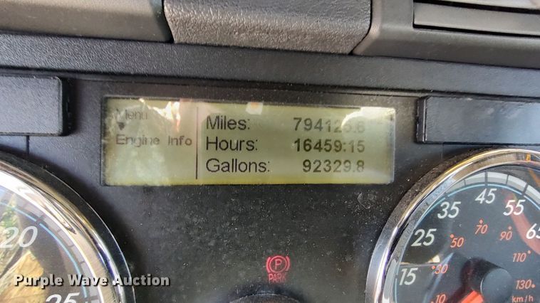 image for item LP9171 2018 Freightliner Cascadia 125  semi truck