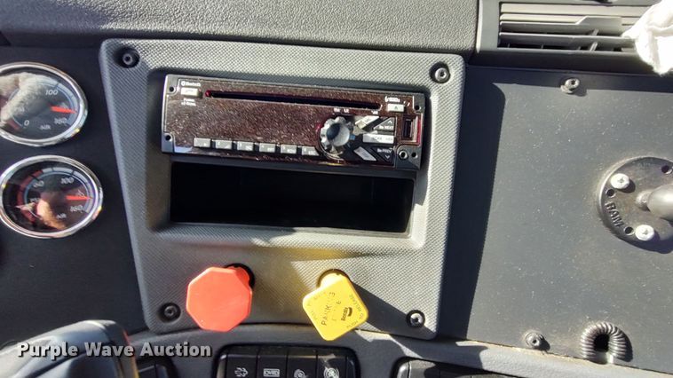 image for item LP9171 2018 Freightliner Cascadia 125  semi truck