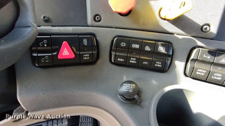 image for item LP9171 2018 Freightliner Cascadia 125  semi truck