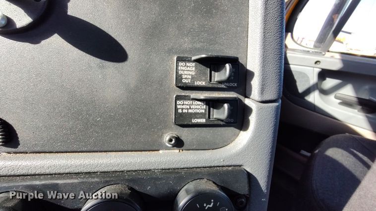 image for item LP9171 2018 Freightliner Cascadia 125  semi truck