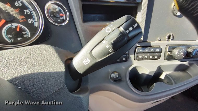 image for item LP9171 2018 Freightliner Cascadia 125  semi truck