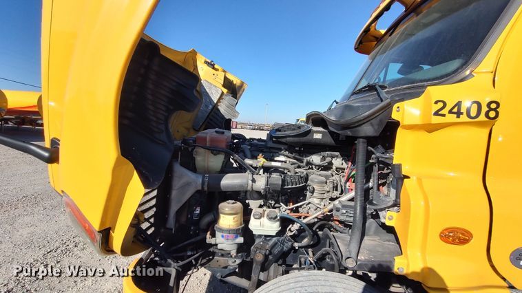 image for item LP9171 2018 Freightliner Cascadia 125  semi truck