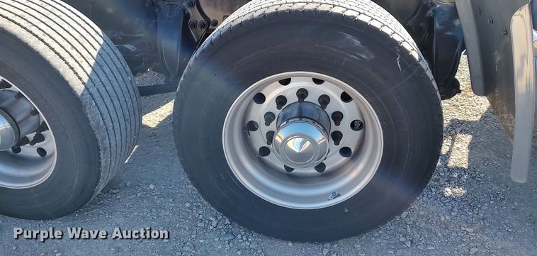 image for item LP9171 2018 Freightliner Cascadia 125  semi truck