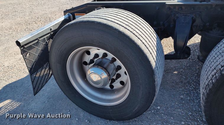 image for item LP9171 2018 Freightliner Cascadia 125  semi truck