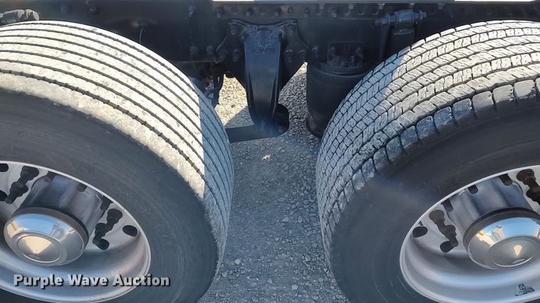 image for item LP9171 2018 Freightliner Cascadia 125  semi truck