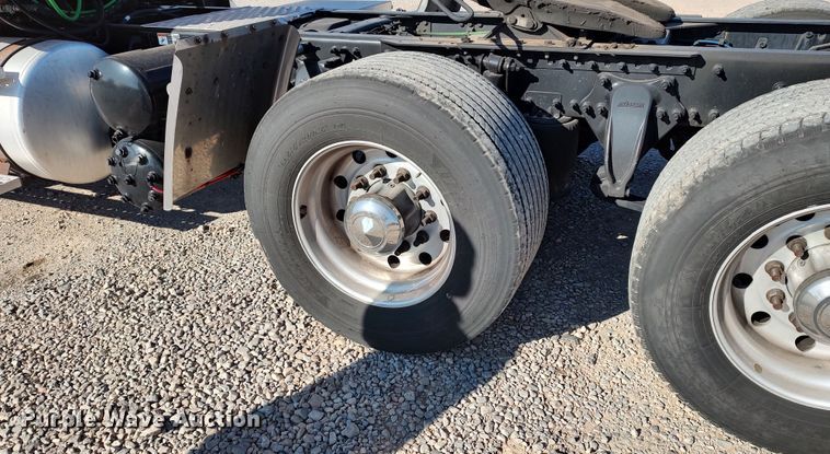 image for item LP9171 2018 Freightliner Cascadia 125  semi truck