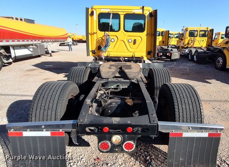 image for item LP9172 2018 Freightliner Cascadia 125  semi truck