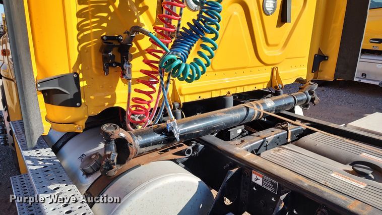 image for item LP9172 2018 Freightliner Cascadia 125  semi truck