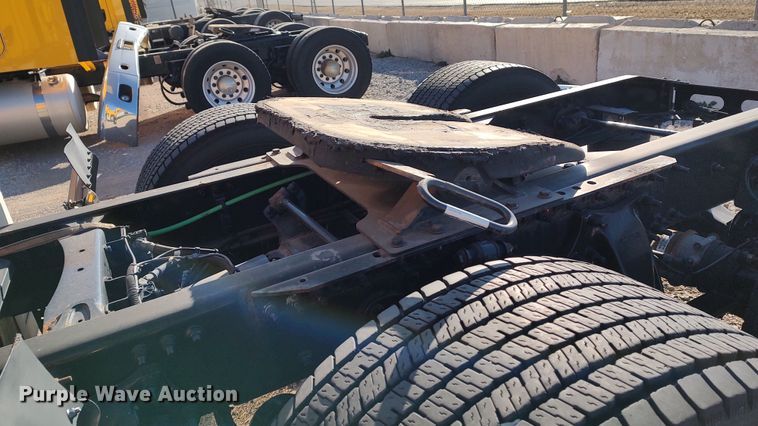 image for item LP9172 2018 Freightliner Cascadia 125  semi truck