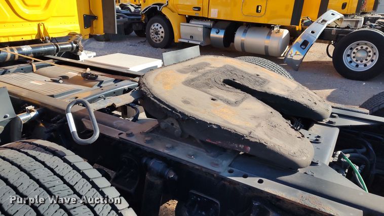 image for item LP9172 2018 Freightliner Cascadia 125  semi truck