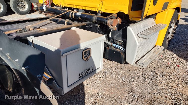 image for item LP9172 2018 Freightliner Cascadia 125  semi truck