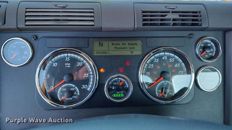 image for item LP9172 2018 Freightliner Cascadia 125  semi truck