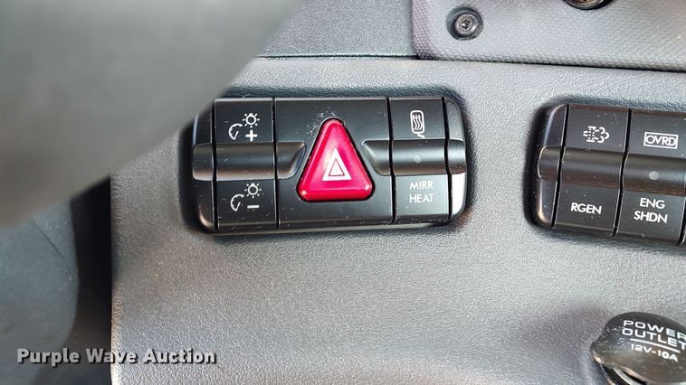 image for item LP9172 2018 Freightliner Cascadia 125  semi truck