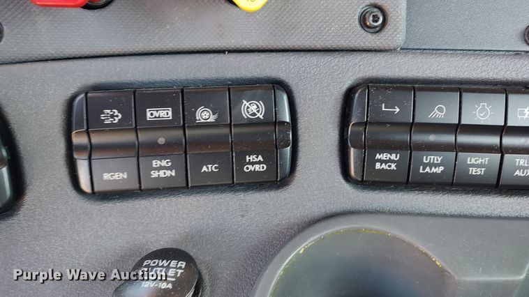 image for item LP9172 2018 Freightliner Cascadia 125  semi truck