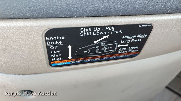 image for item LP9172 2018 Freightliner Cascadia 125  semi truck