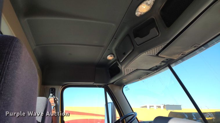 image for item LP9172 2018 Freightliner Cascadia 125  semi truck