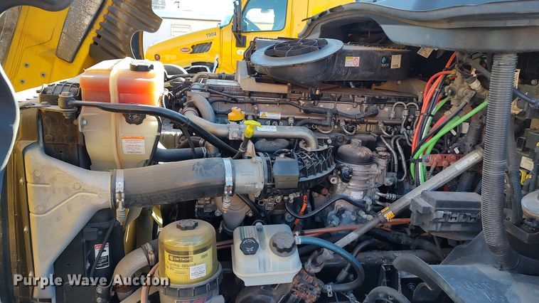 image for item LP9172 2018 Freightliner Cascadia 125  semi truck