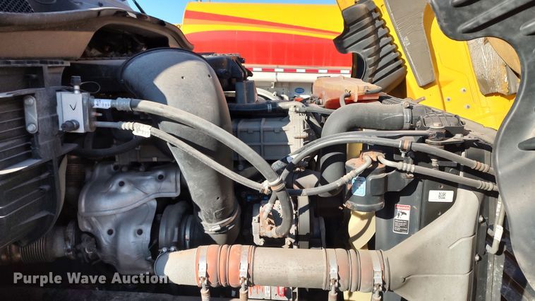 image for item LP9172 2018 Freightliner Cascadia 125  semi truck