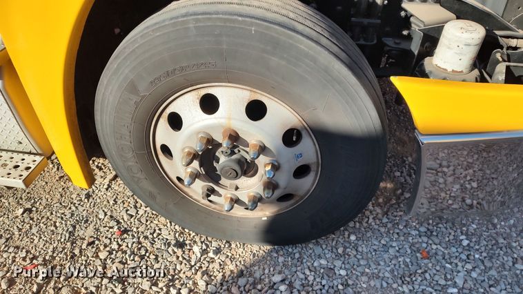 image for item LP9172 2018 Freightliner Cascadia 125  semi truck