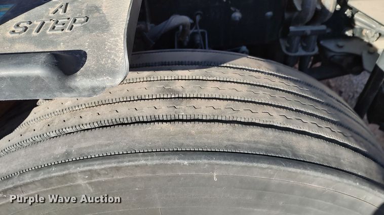 image for item LP9172 2018 Freightliner Cascadia 125  semi truck