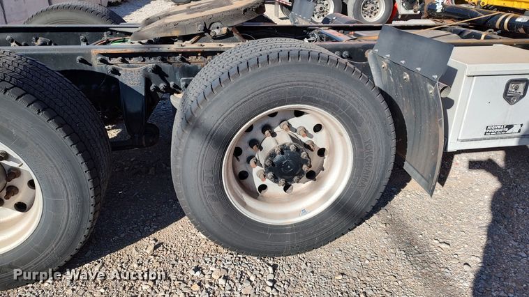 image for item LP9172 2018 Freightliner Cascadia 125  semi truck