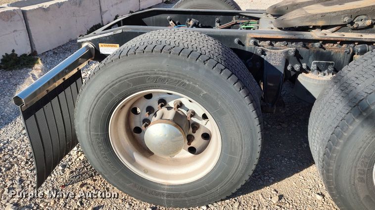 image for item LP9172 2018 Freightliner Cascadia 125  semi truck