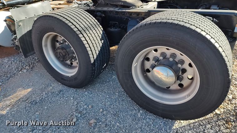 image for item LP9172 2018 Freightliner Cascadia 125  semi truck