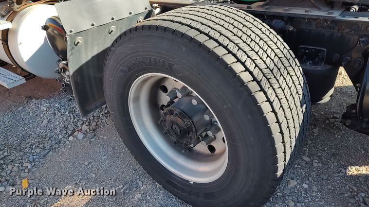 image for item LP9172 2018 Freightliner Cascadia 125  semi truck