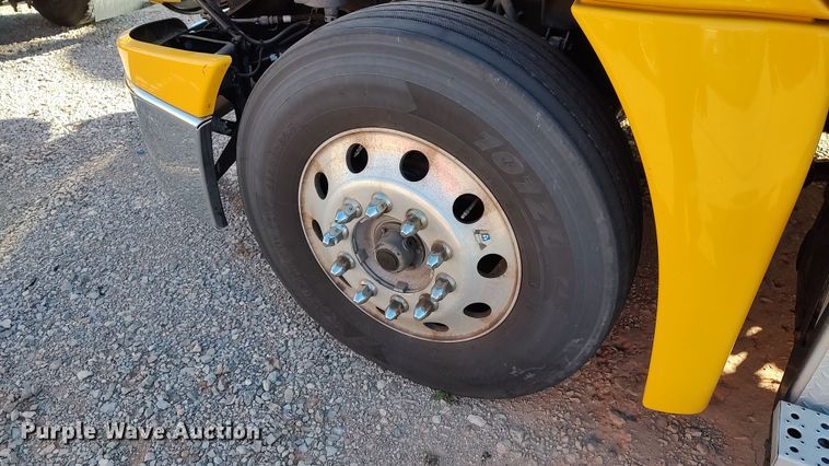 image for item LP9172 2018 Freightliner Cascadia 125  semi truck