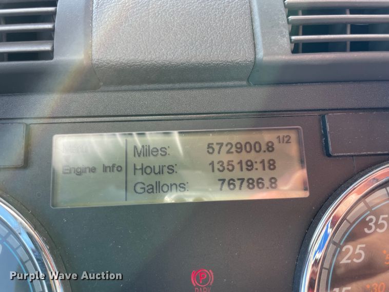 image for item LP9173 2017 Freightliner Cascadia 125  semi truck