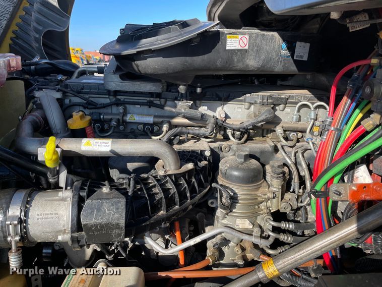 image for item LP9173 2017 Freightliner Cascadia 125  semi truck