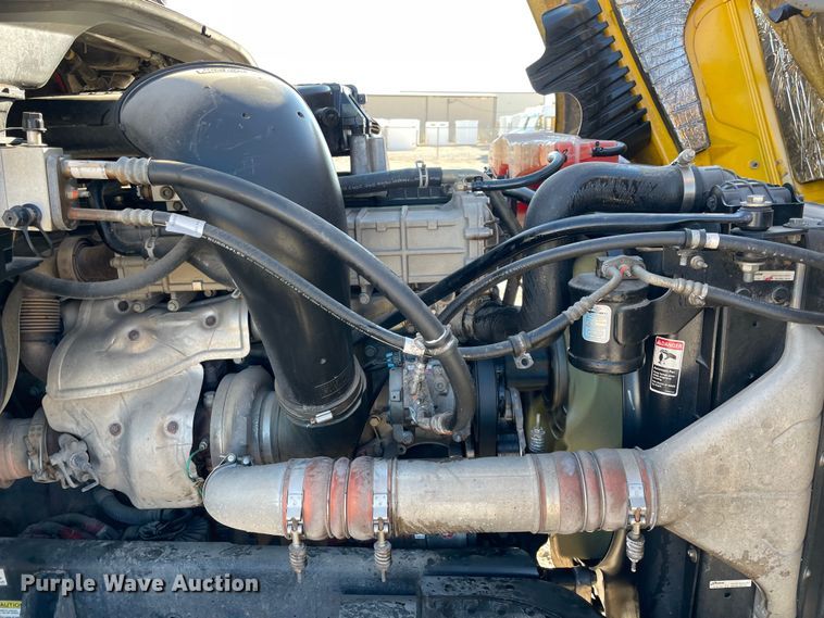 image for item LP9173 2017 Freightliner Cascadia 125  semi truck