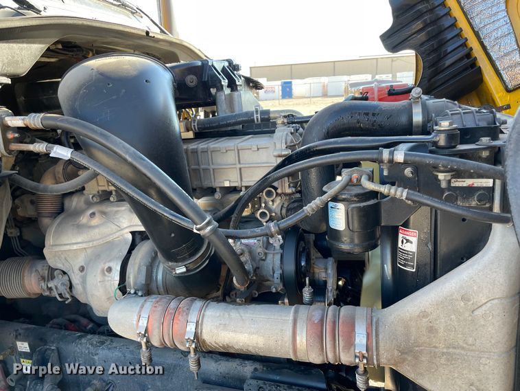 image for item LP9173 2017 Freightliner Cascadia 125  semi truck