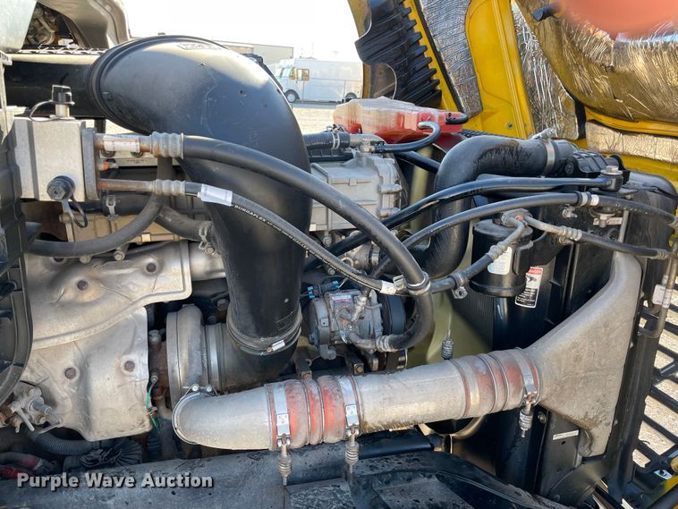 image for item LP9173 2017 Freightliner Cascadia 125  semi truck