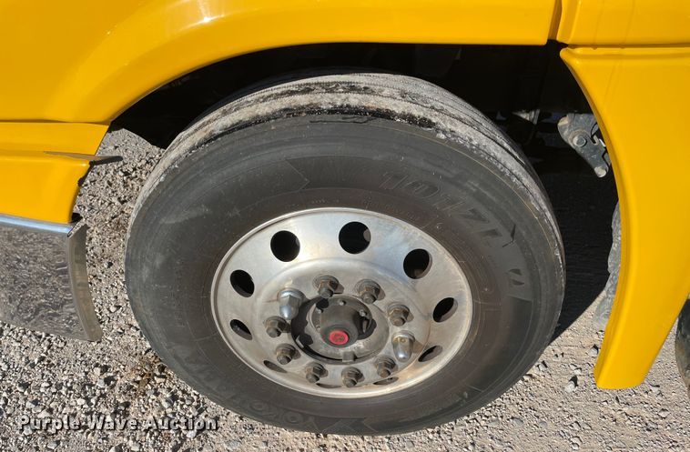 image for item LP9173 2017 Freightliner Cascadia 125  semi truck