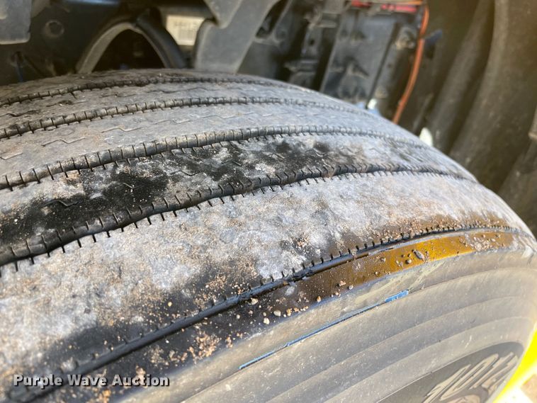 image for item LP9173 2017 Freightliner Cascadia 125  semi truck